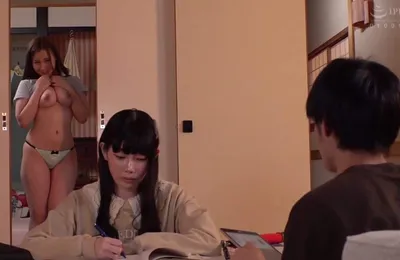 đến nhà người yêu học nhóm nhưng chị gái cô ấy lại gạ tình