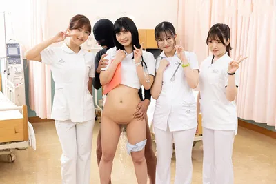 Những nữ điều dưỡng bệnh viện vừa chăm sóc bệnh nhân vừa bị xoạc đến bắn cả nước