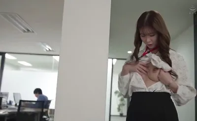 Bí ẩn đằng sau cô nhân viên bề ngoài nghiêm nghị nhưng thực chất là “nữ hoàng dâm đãng”