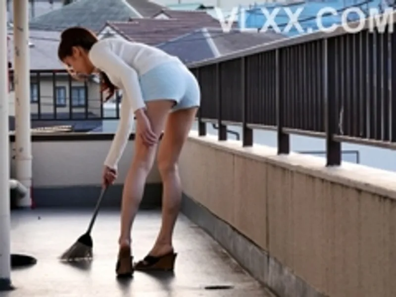 Phía sau cô chuối xóm