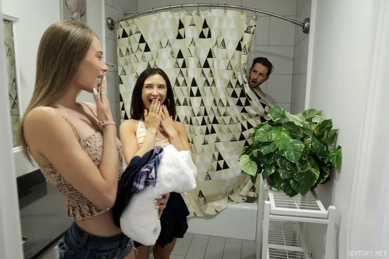 Hai đứa eny cùng cha khác má lắm trò